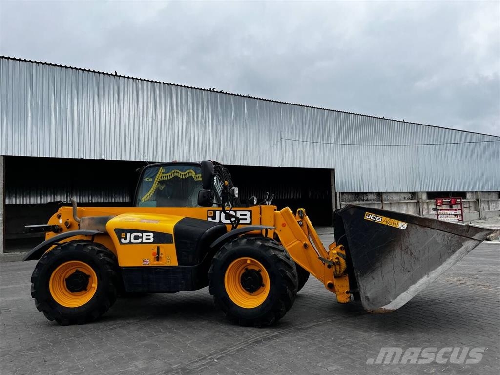 JCB Телескопічний навантажувач JCB 541-70 Agri (2019) مناولات متداخلة