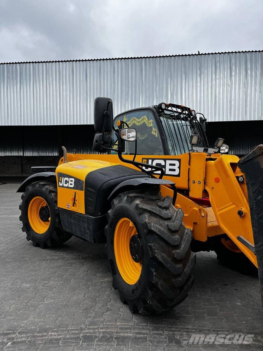 JCB Телескопічний навантажувач JCB 541-70 Agri (2019) مناولات متداخلة