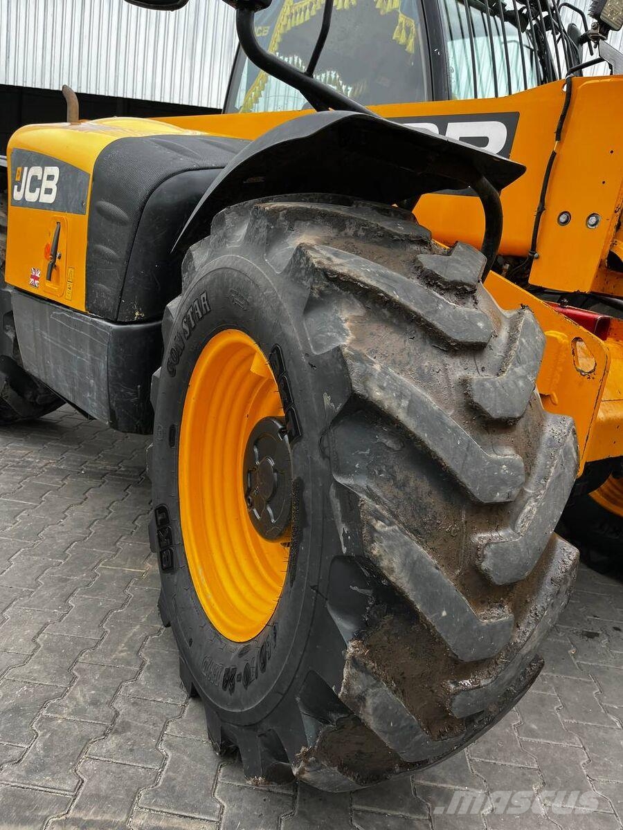 JCB Телескопічний навантажувач JCB 541-70 Agri (2019) مناولات متداخلة