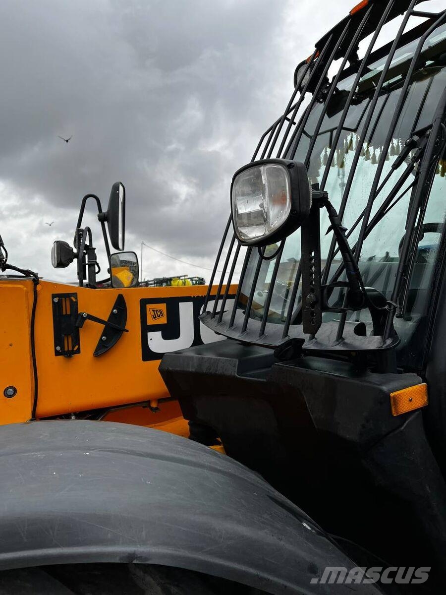 JCB Телескопічний навантажувач JCB 541-70 Agri (2019) مناولات متداخلة