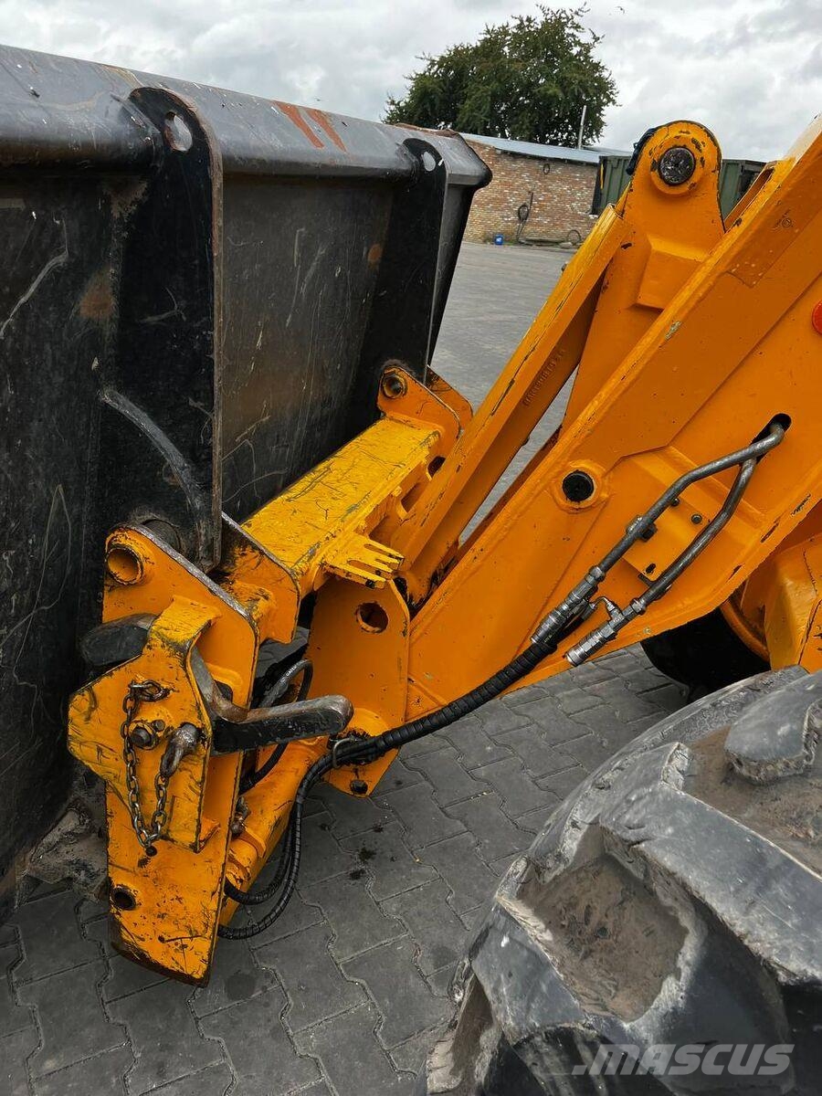 JCB Телескопічний навантажувач JCB 541-70 Agri (2019) مناولات متداخلة