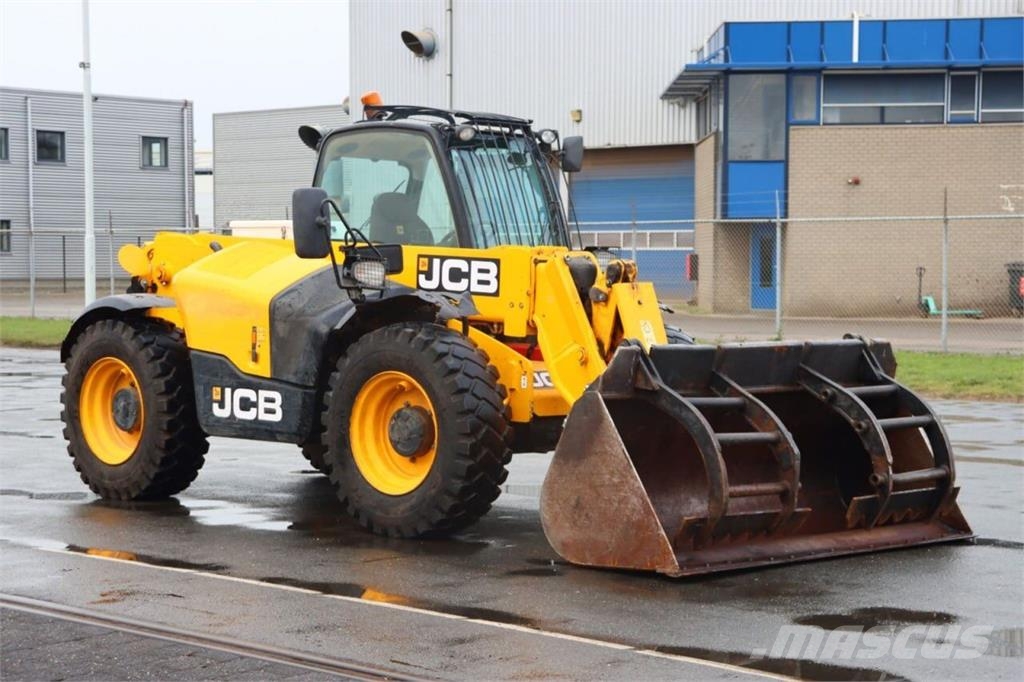 JCB Телескопічний навантажувач JCB 541-70 Agri (2019) Voorladers en gravers
