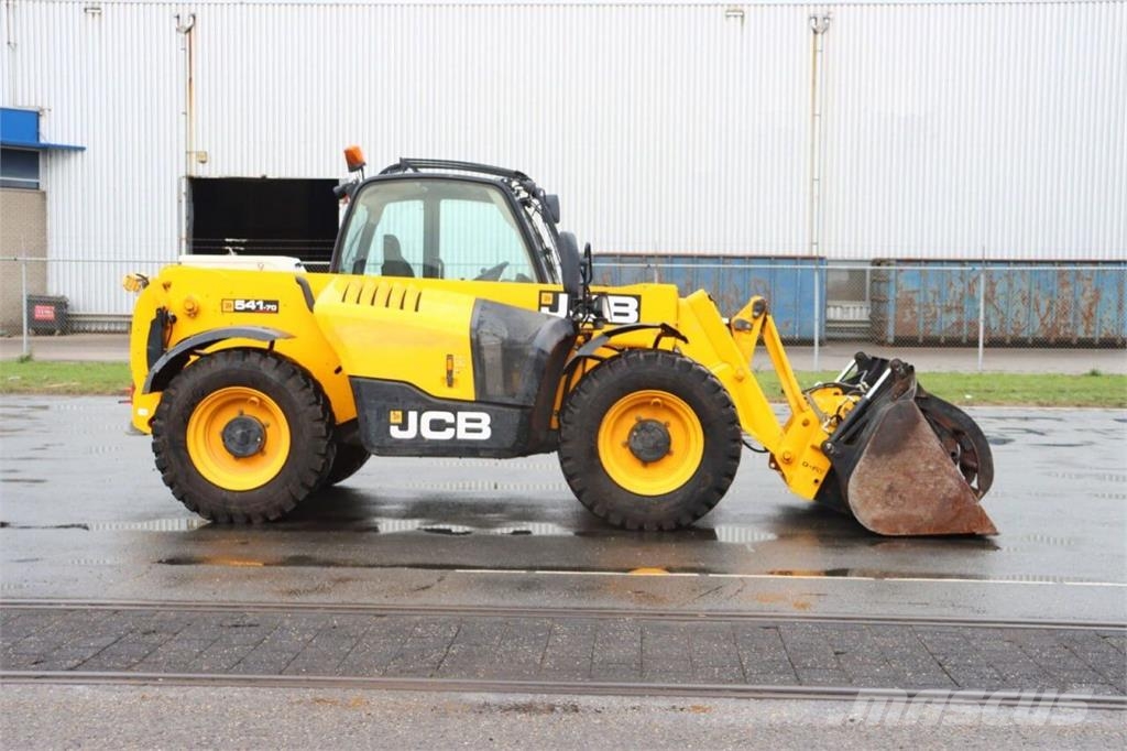 JCB Телескопічний навантажувач JCB 541-70 Agri (2019) Voorladers en gravers