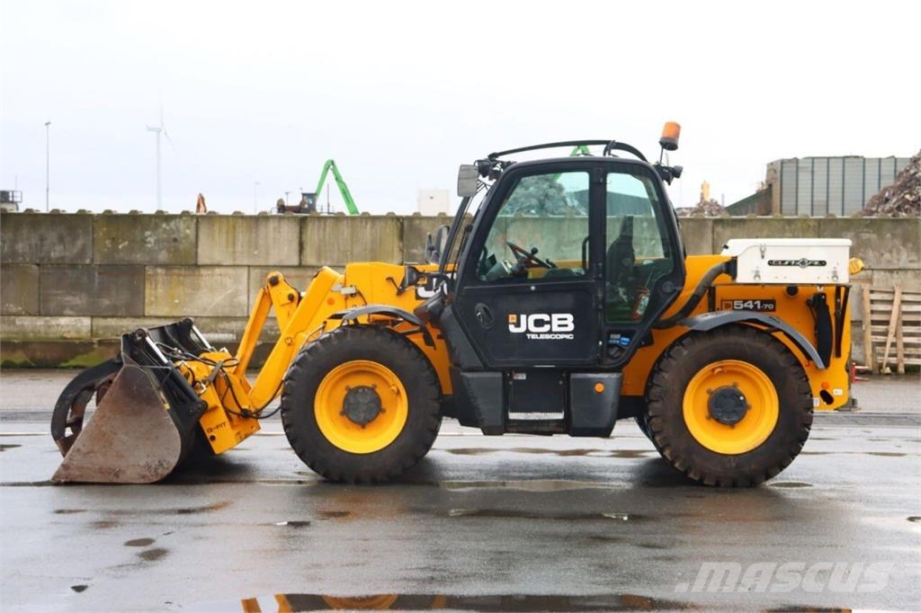JCB Телескопічний навантажувач JCB 541-70 Agri (2019) Voorladers en gravers
