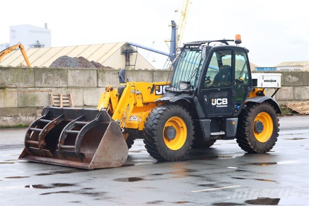 JCB Телескопічний навантажувач JCB 541-70 Agri (2019) Voorladers en gravers