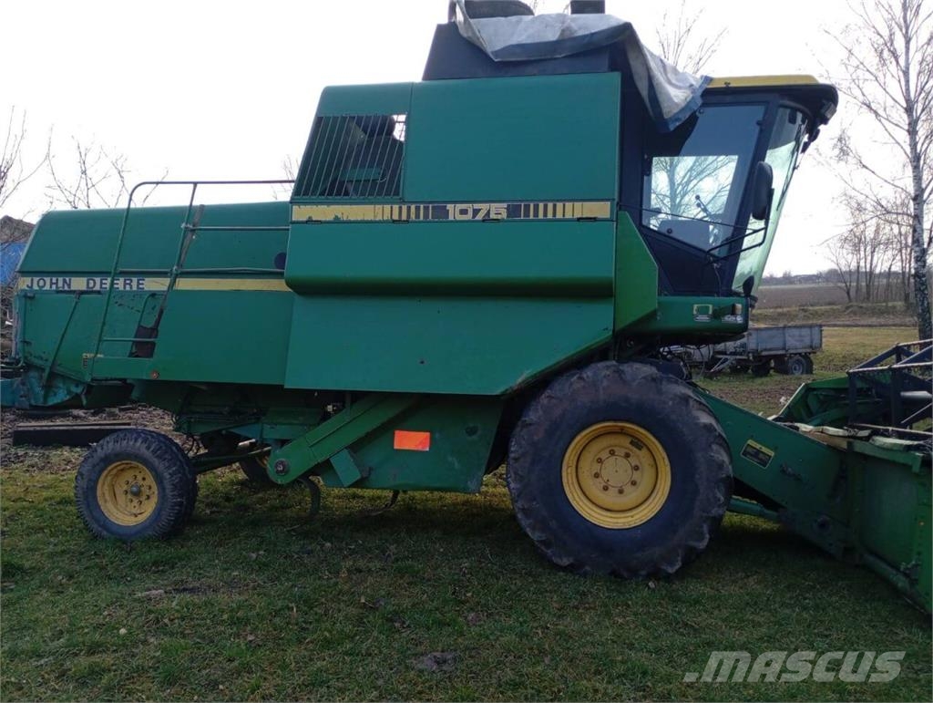 John Deere 1075 (1985) 联合收割机