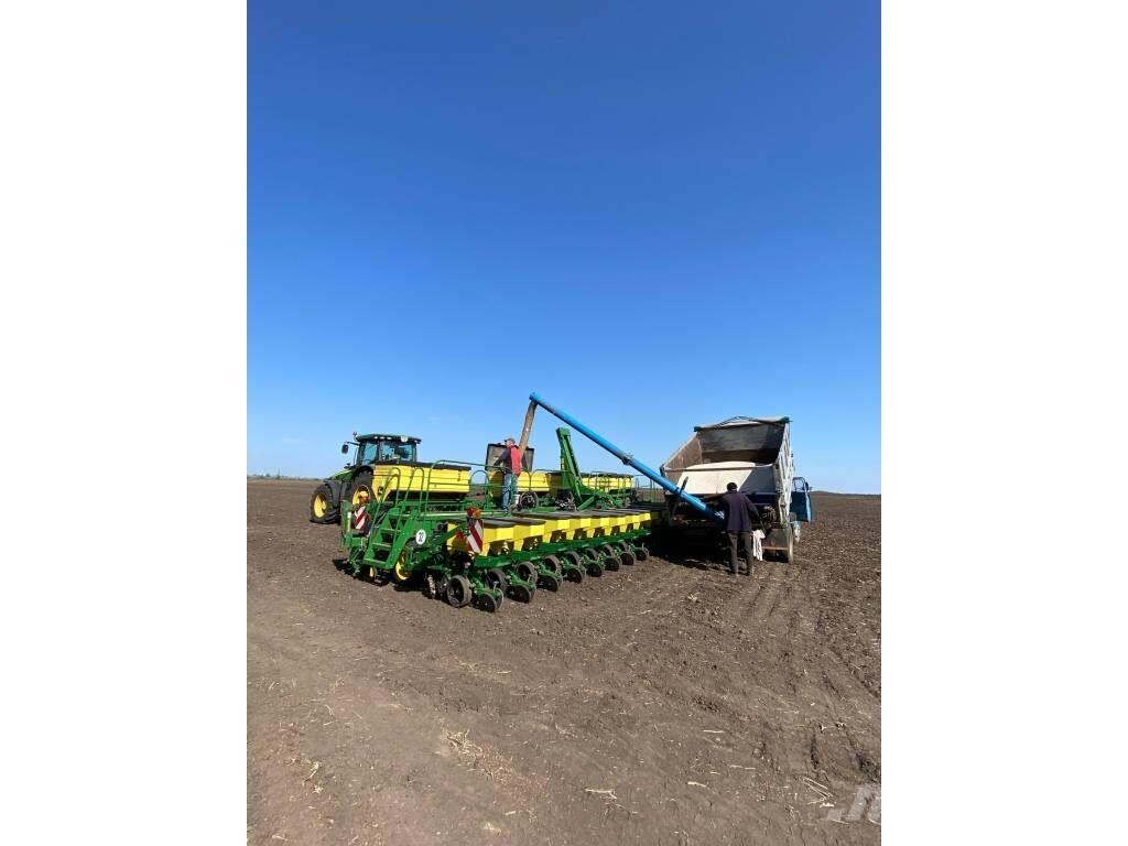 John Deere 1745 Täppiskülvikud