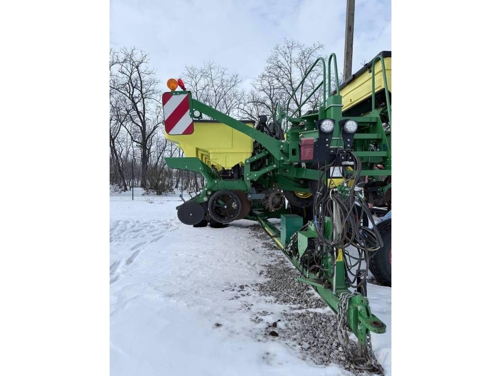 John Deere 1745 Täppiskülvikud