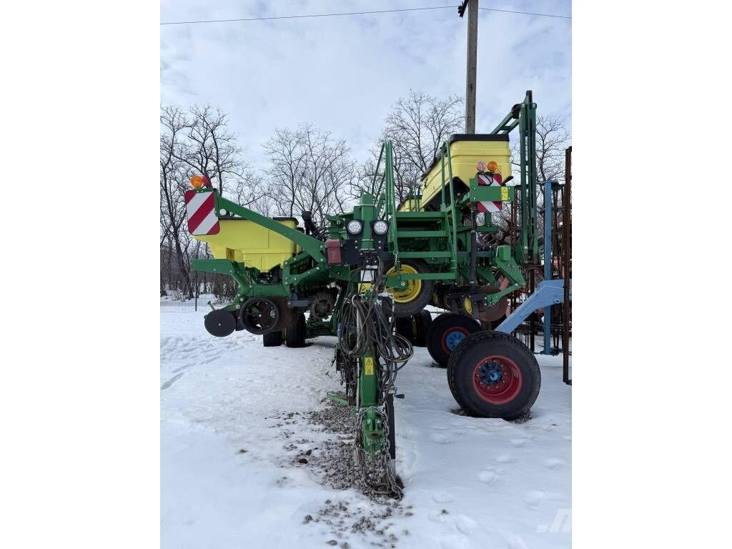 John Deere 1745 Täppiskülvikud