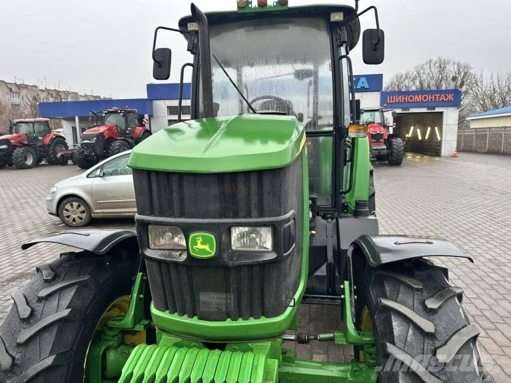 John Deere 6110 B Трактори