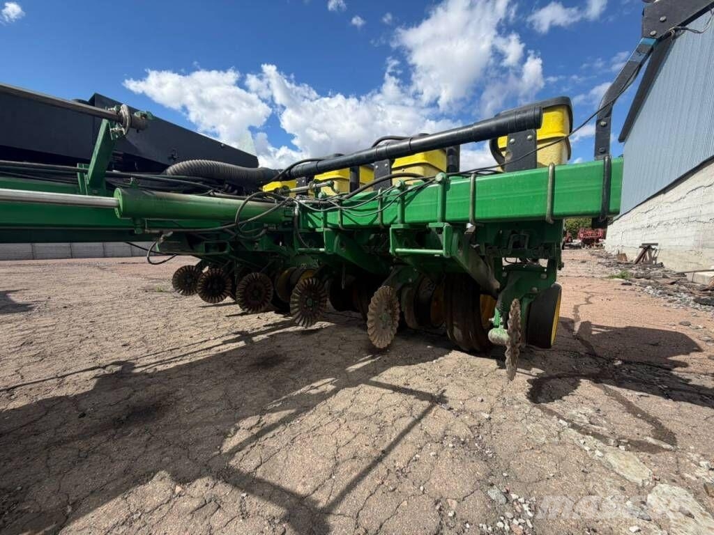 John Deere 7200 Täppiskülvikud