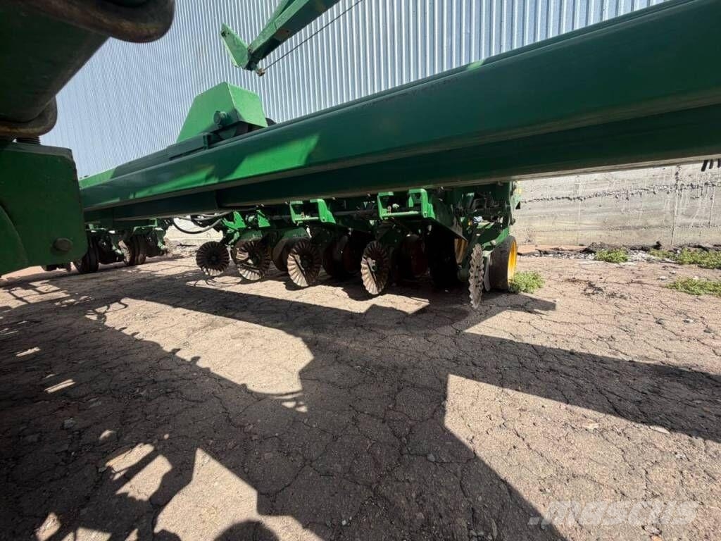 John Deere 7200 Täppiskülvikud