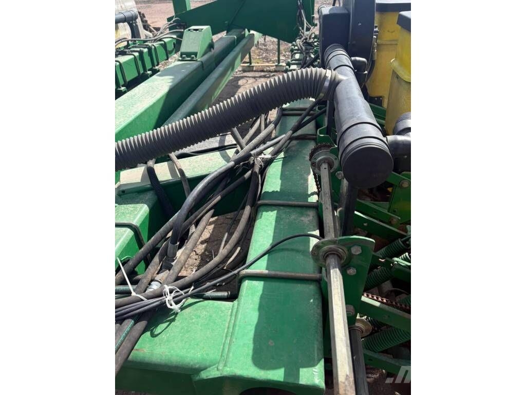 John Deere 7200 Täppiskülvikud
