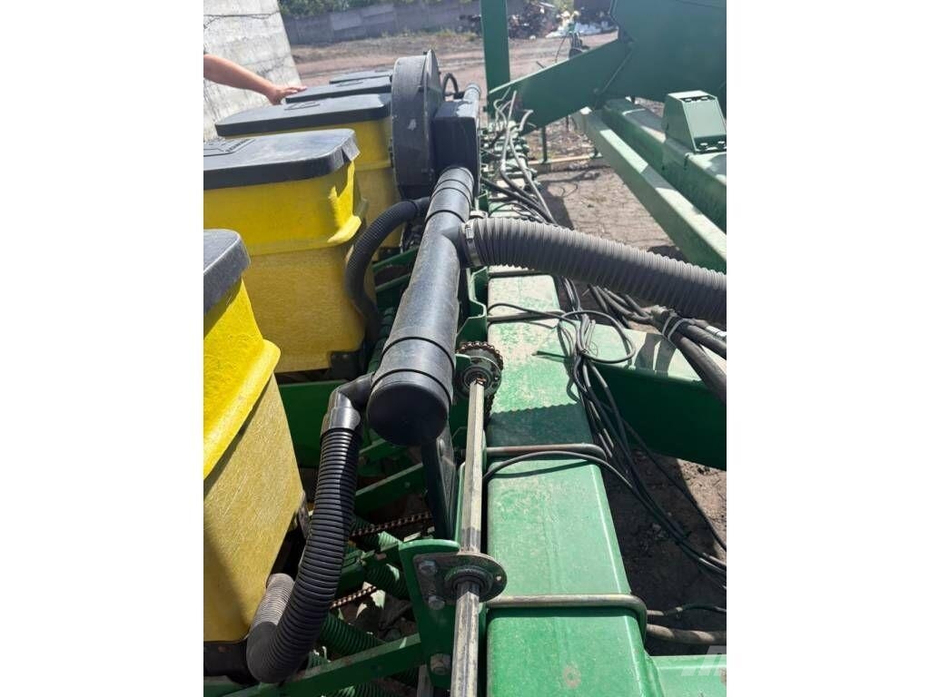 John Deere 7200 Täppiskülvikud