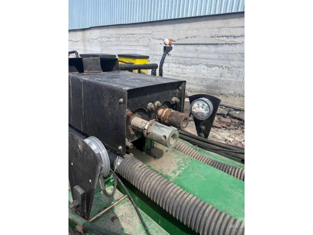 John Deere 7200 Täppiskülvikud