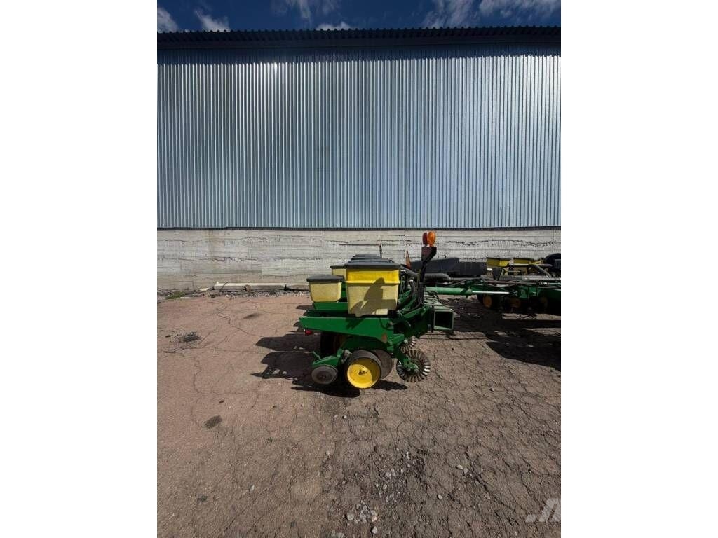 John Deere 7200 Täppiskülvikud