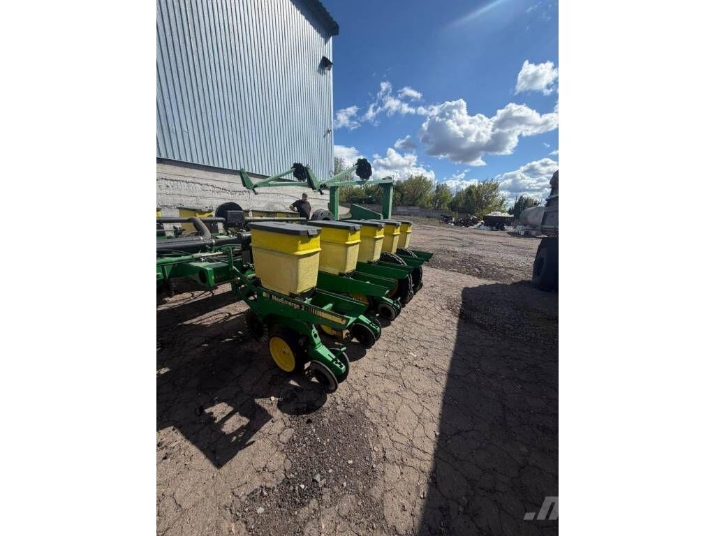 John Deere 7200 Täppiskülvikud