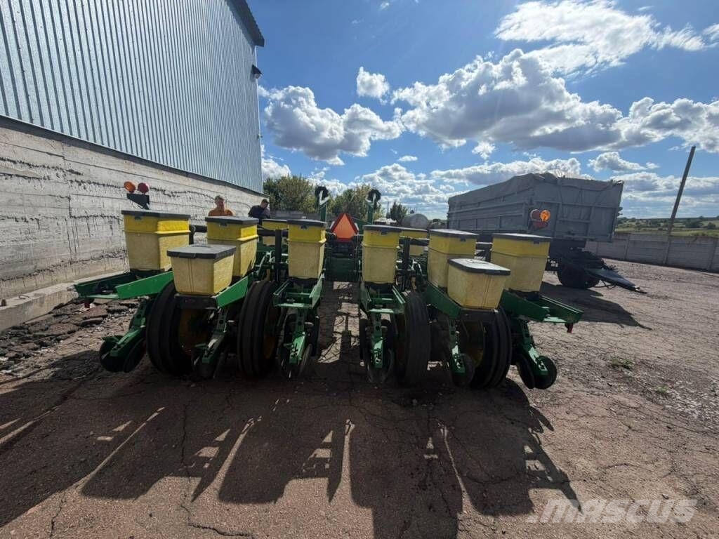 John Deere 7200 Täppiskülvikud