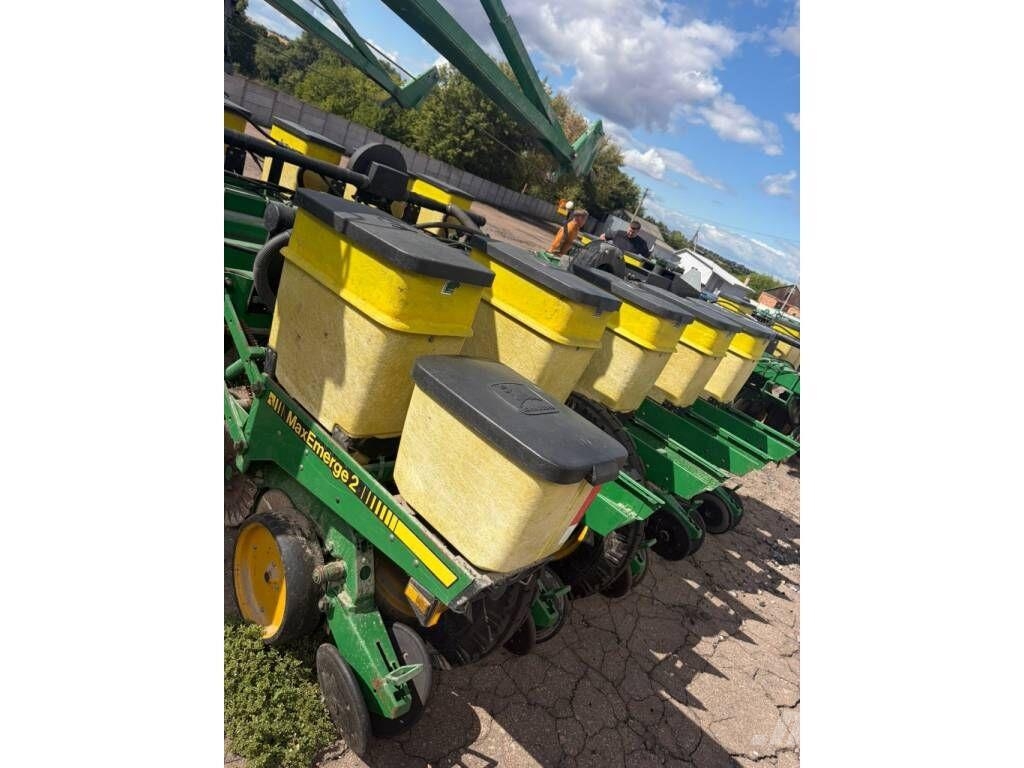 John Deere 7200 Täppiskülvikud