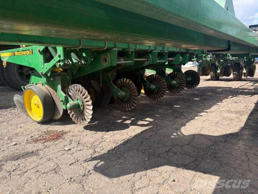 John Deere 7200 Täppiskülvikud
