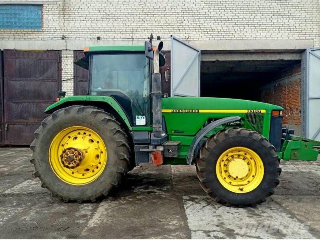 John Deere 8300 Traktori