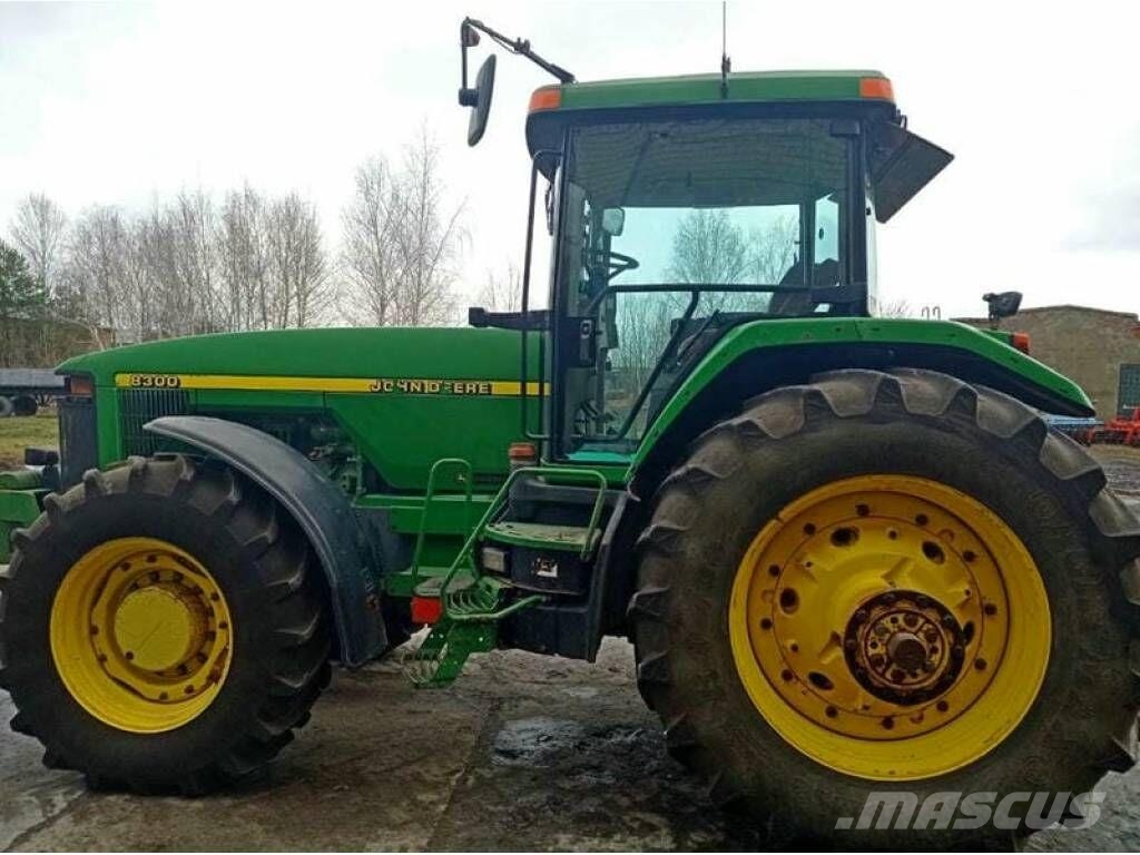 John Deere 8300 Traktori