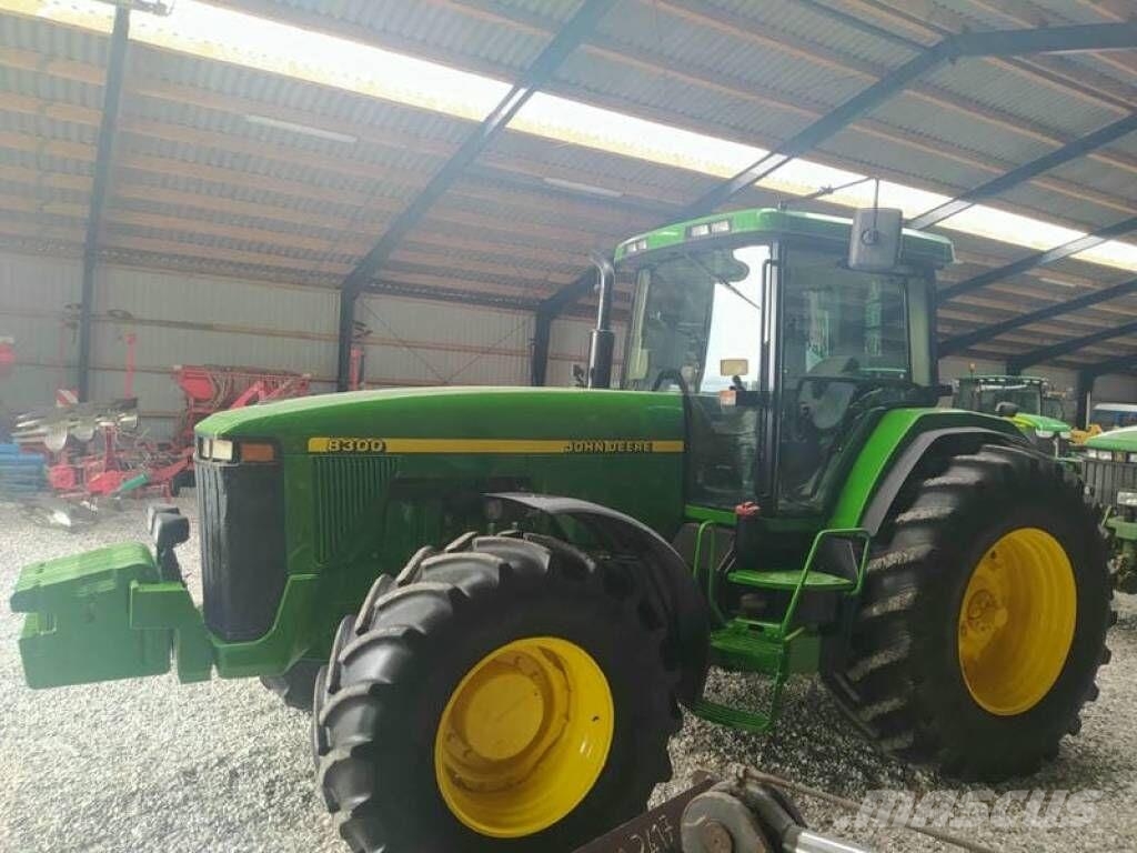 John Deere 8300 Трактора