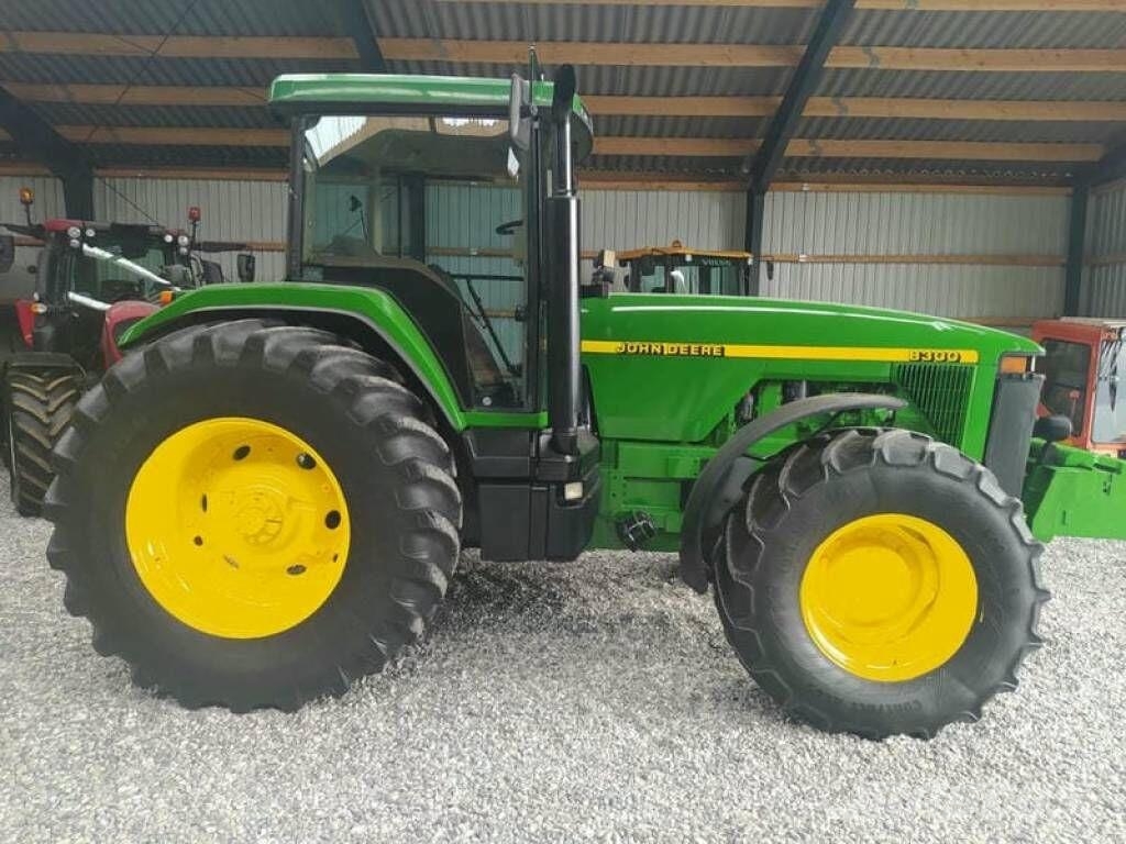 John Deere 8300 Трактора
