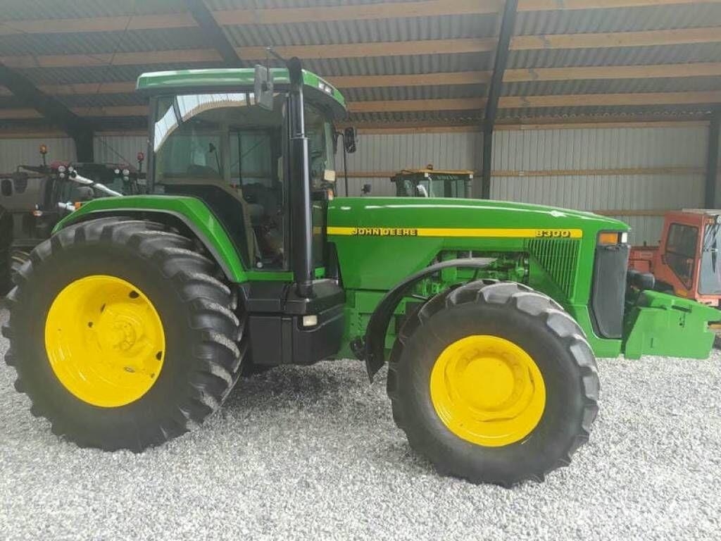 John Deere 8300 Трактора