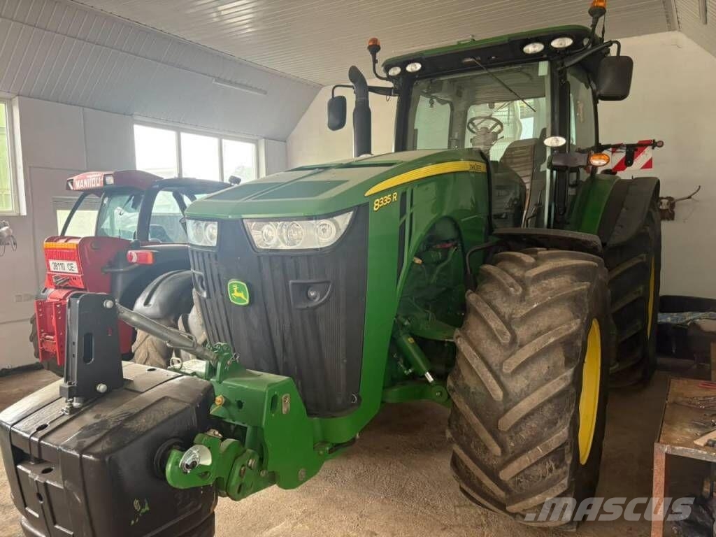 John Deere 8335R الجرارات