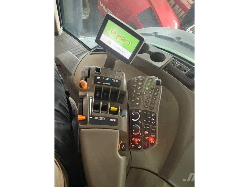 John Deere 8335R الجرارات