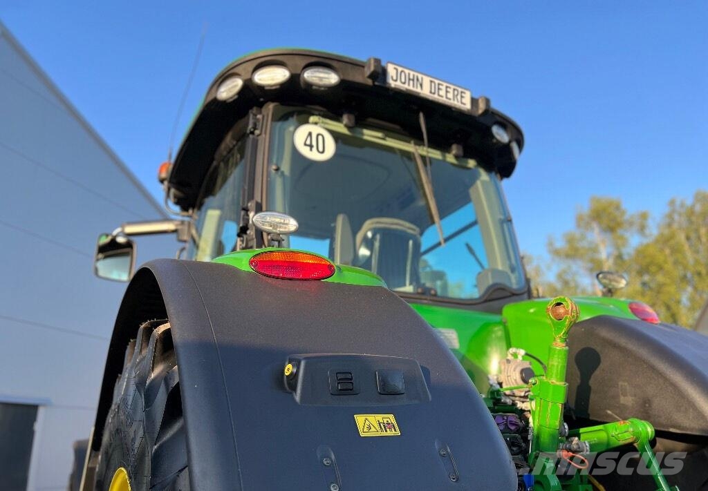 John Deere 8400 R Tractors