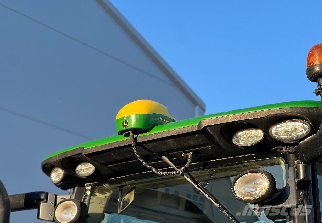 John Deere 8400 R Tractors