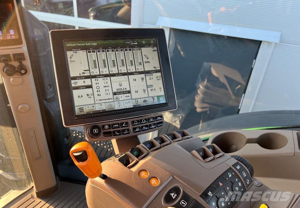 John Deere 8400 R Tractors