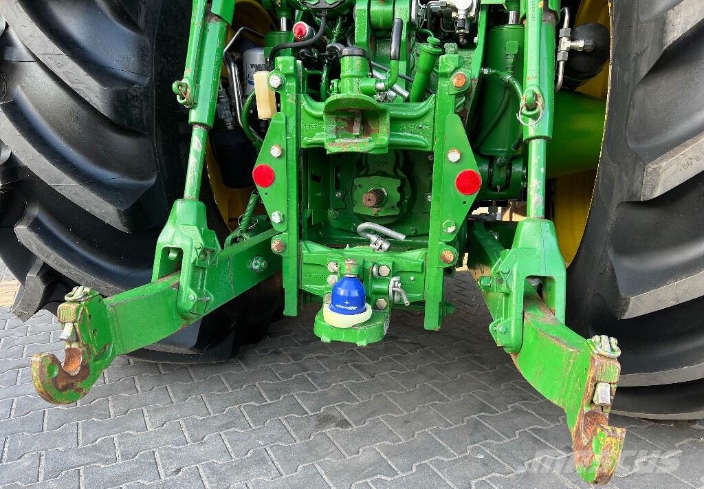 John Deere 8400 R Tractors