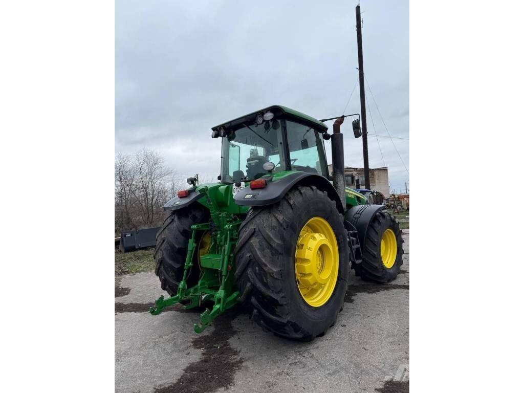 John Deere 8430 الجرارات