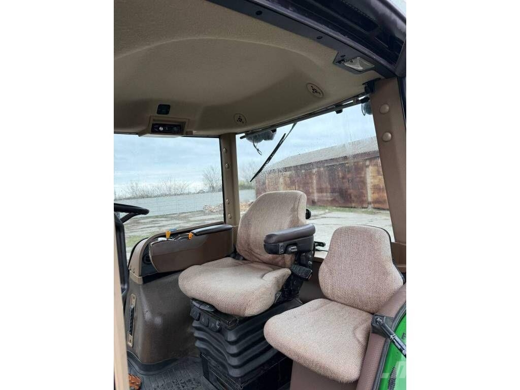 John Deere 8430 الجرارات