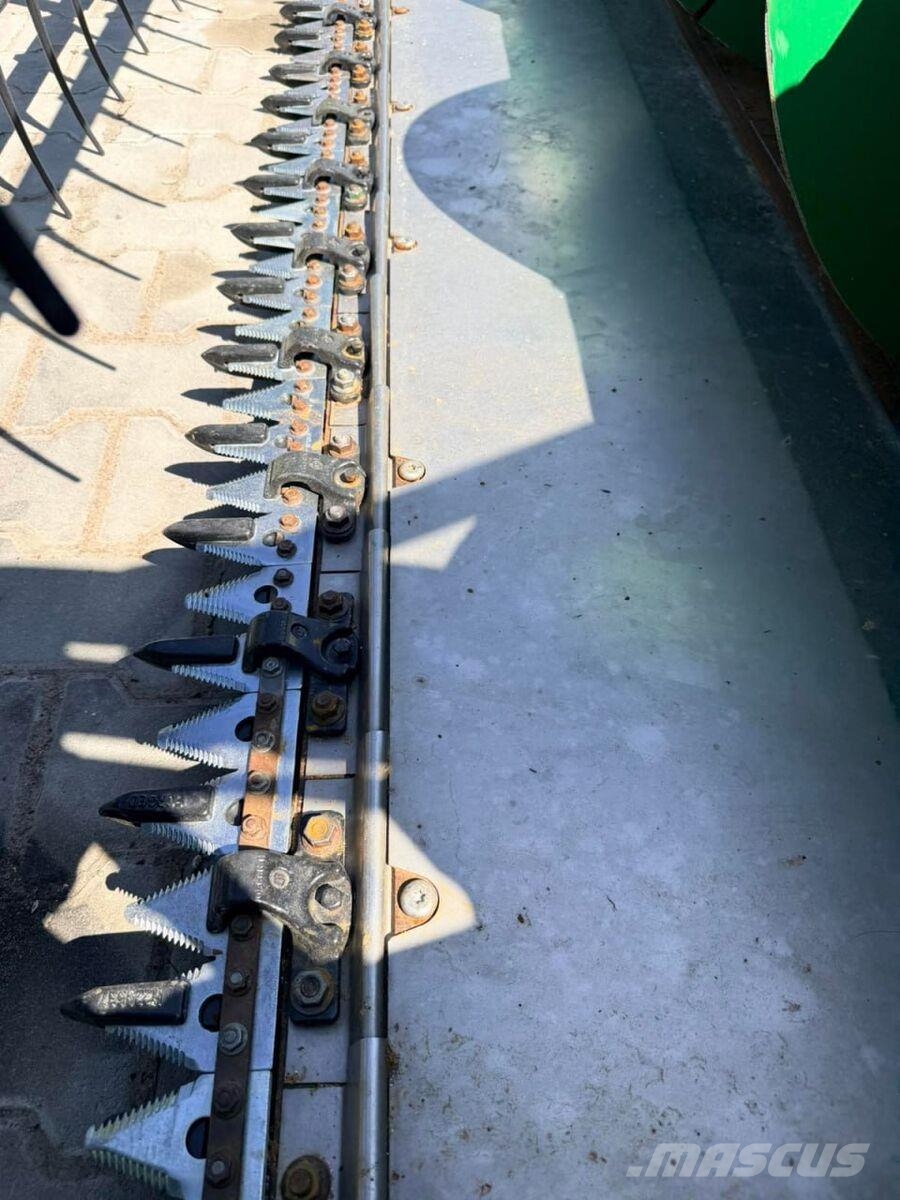 John Deere Жатка John Deere 630F HydraFlex (2010) 聯合收割機頭