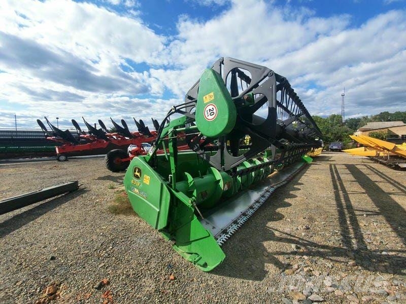John Deere Жниварка John Deere 630F HydraFlex (2012) 聯合收割機頭