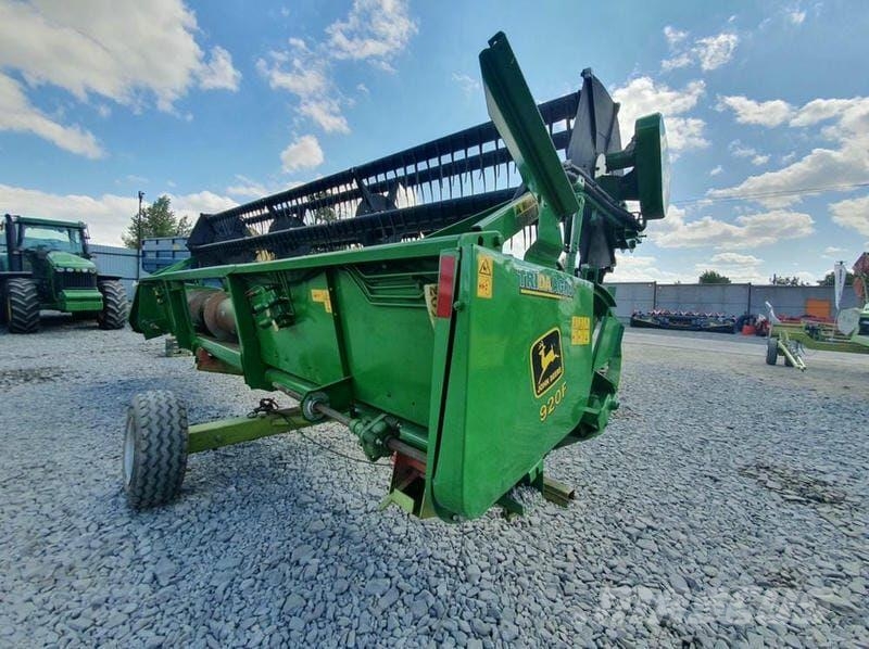 John Deere Жниварка John Deere 920F 聯合收割機頭
