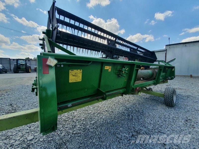 John Deere Жниварка John Deere 920F 聯合收割機頭