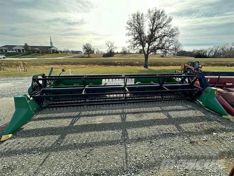 John Deere Жниварка John Deere 920F Ceifeiras debulhadoras compactas
