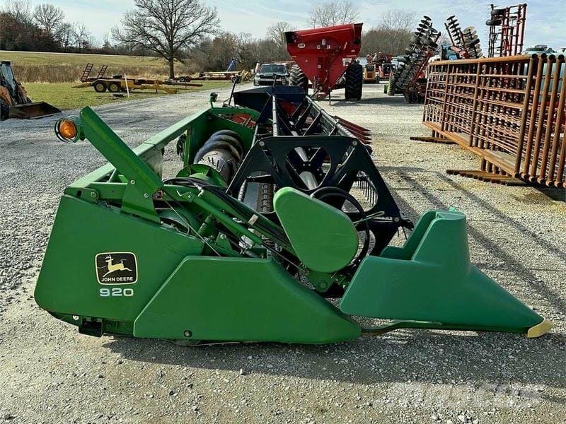 John Deere Жниварка John Deere 920F Ceifeiras debulhadoras compactas