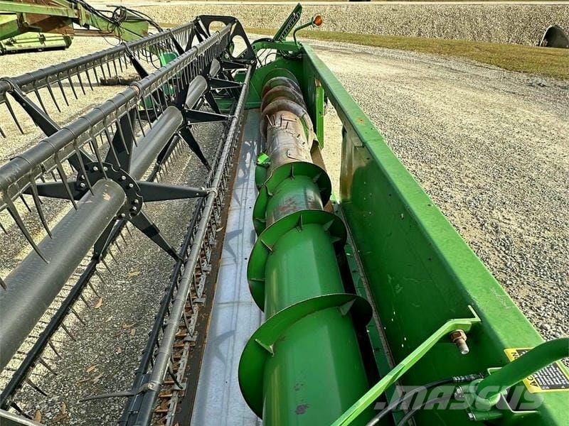 John Deere Жниварка John Deere 920F Ceifeiras debulhadoras compactas