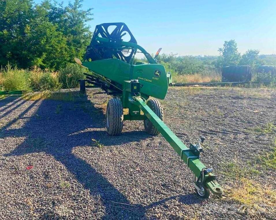 John Deere Жниварка John Deere 635F Erntevorsätze