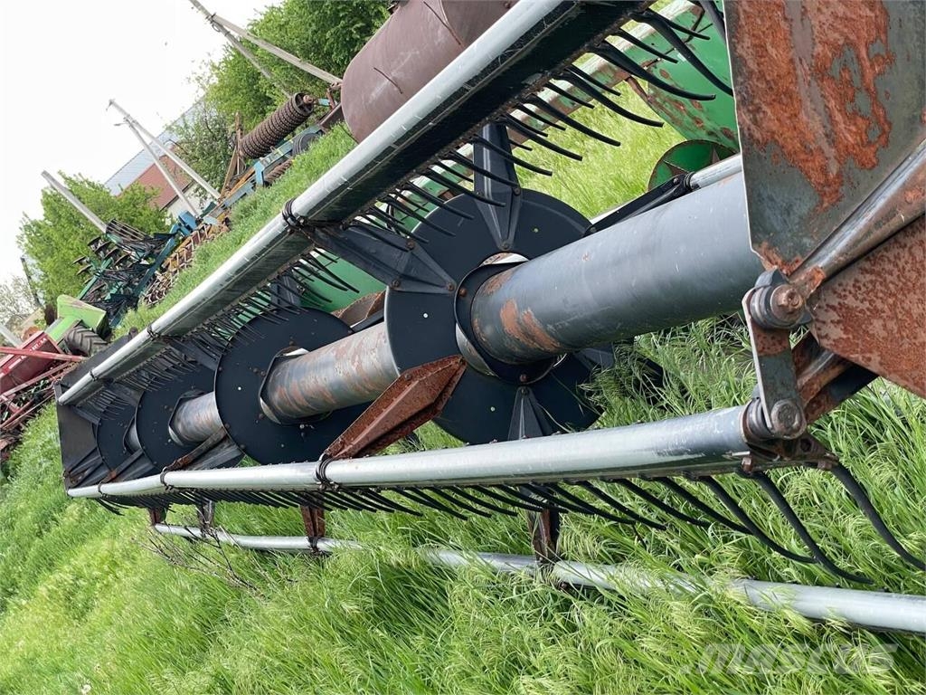 John Deere Жниварка John Deere 925F Erntevorsätze