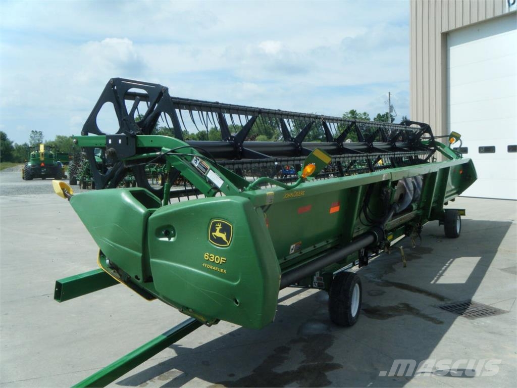 John Deere Жниварка зернова John Deere 630F (2012) 聯合收割機頭