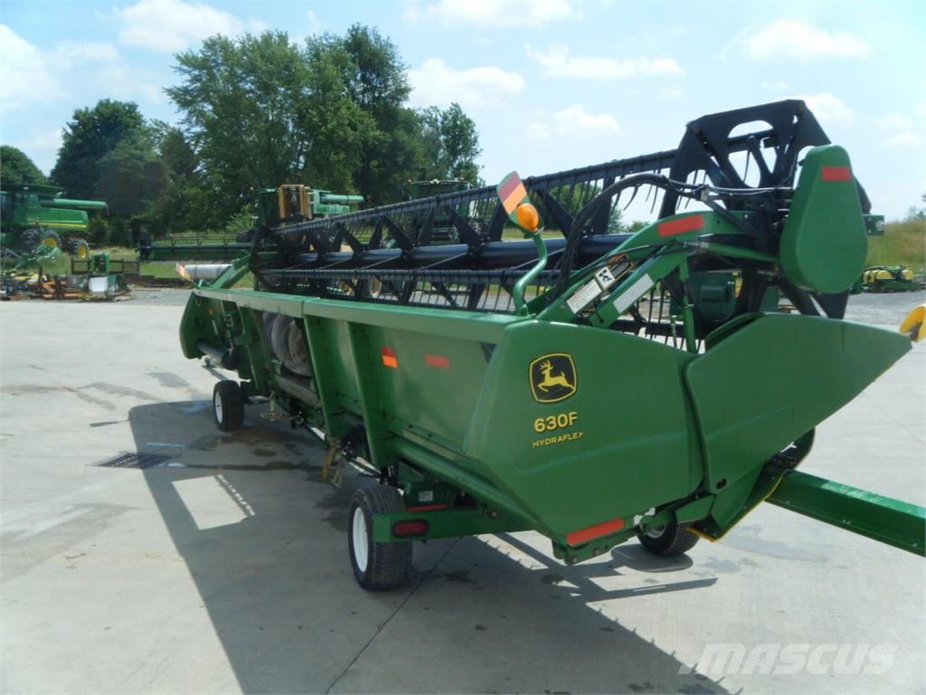 John Deere Жниварка зернова John Deere 630F (2012) 聯合收割機頭