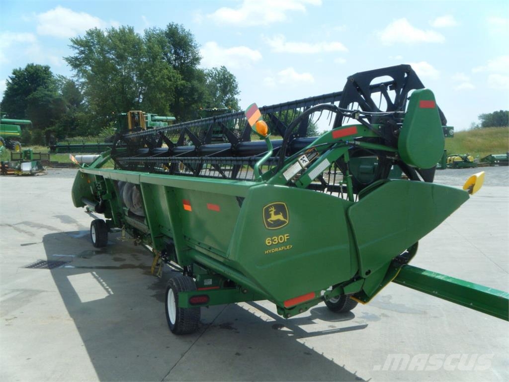 John Deere Жниварка зернова John Deere 630F (2012) 聯合收割機頭