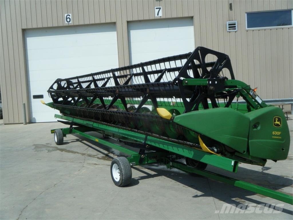 John Deere Жниварка зернова John Deere 630F (2012) 聯合收割機頭